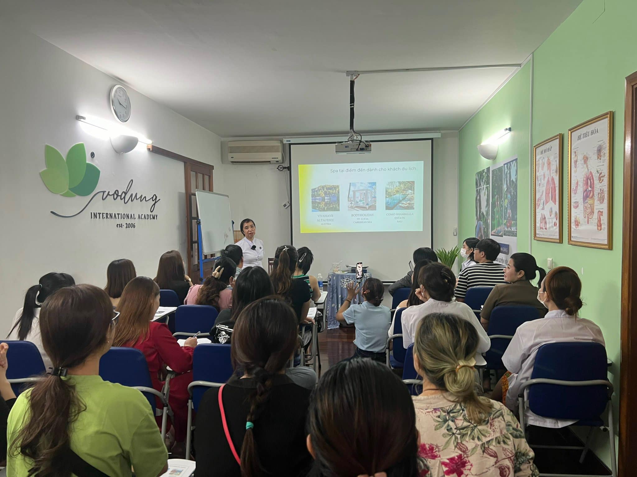 huong dan chi tiet hoc cach tri lieu spa chuyen nghiep nang cao tay nghe mo spa thanh cong 3 min