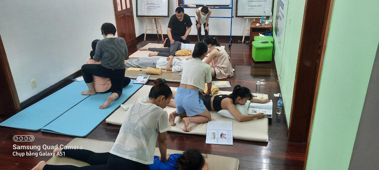 lo trinh hoc bam huyet tri lieu chuyen nghiep tu co ban den nang cao 1 min